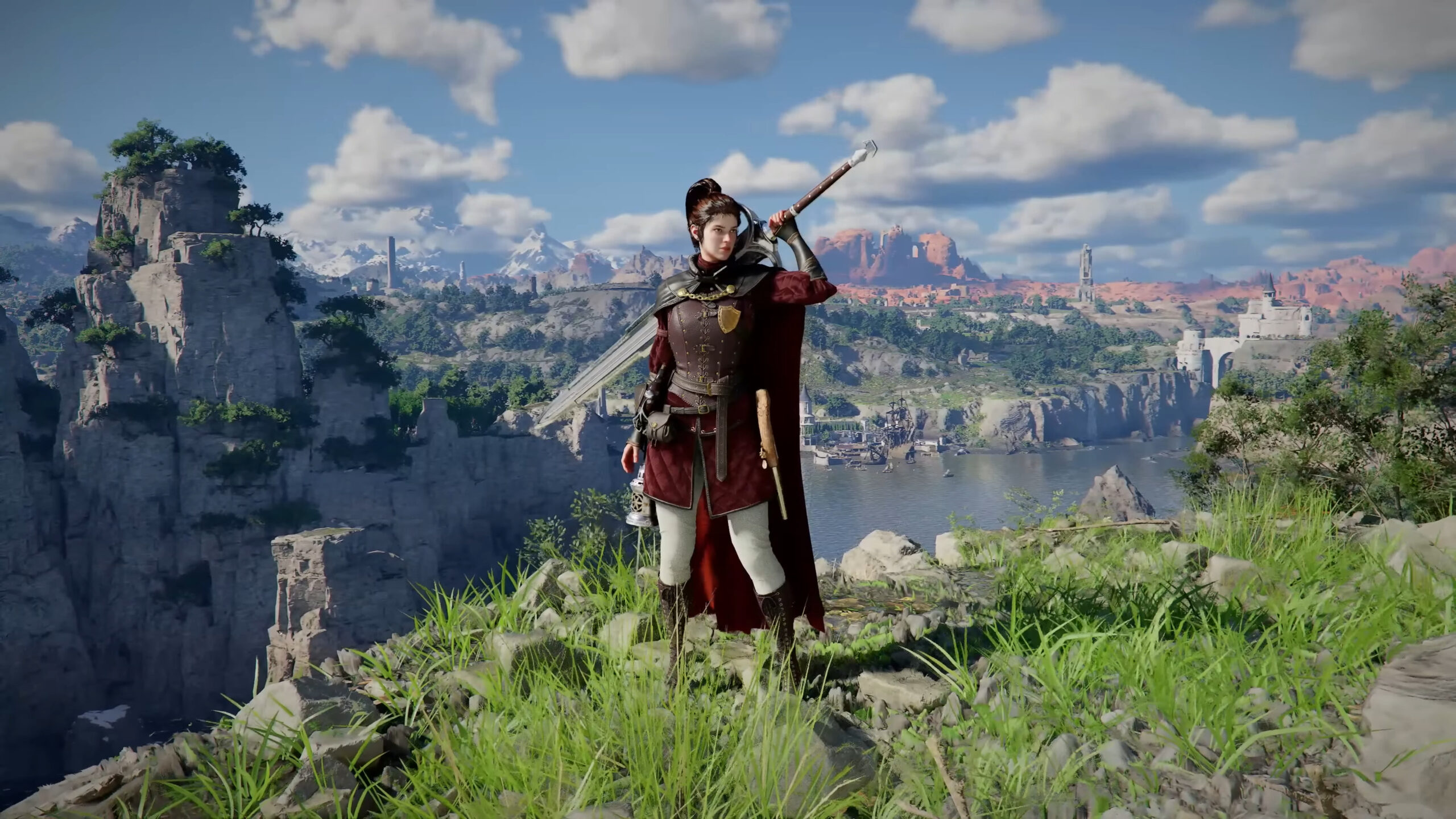 Une guerrière en armure rouge et cape, avec une arme d'hast sur l'épaule, se tient sur une falaise rocheuse herbeuse. Elle domine un paysage fantastique composé de montagnes lointaines, de formations rocheuses rouges, d'une ville portuaire au bord de l'eau et de structures architecturales sous un ciel bleu parsemé de nuages.
